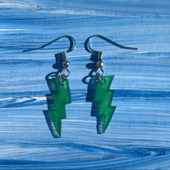 Small green thunder bolt earrings - Picture 3 of 3